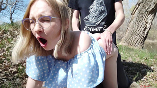 Привез Meri Mouse на пикник, чтобы не отмазалась от ебли